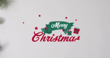 Noel tebriklerinin animasyonu Noel süslemeleri üzerine mesajlaşır. Noel, şenlik, kutlama ve gelenek konsepti dijital olarak oluşturuldu.