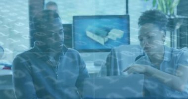 Ofiste çalışan çeşitli iş adamlarının veri işleme animasyonları. Küresel iş, finans ve dijital arayüz kavramı dijital olarak oluşturulmuş video.