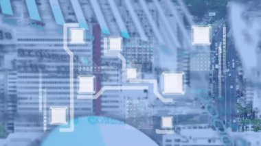 Şehir manzarası üzerinde veri işleme animasyonu. Küresel iş ve dijital arayüz kavramı, dijital olarak oluşturulmuş video.