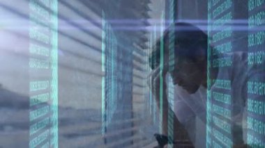 Kafkas adam ve manzara üzerinde veri işleme animasyonu. Küresel finansman, iş ve dijital arayüz kavramı dijital olarak oluşturulmuş video.