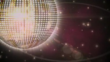 Parlayan noktaların ve dönen ayna topunun animasyonu. Disko, eğlence ve parti konsepti dijital olarak oluşturulmuş video.