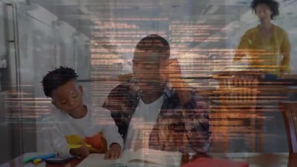 Animación Procesamiento Datos Sobre Padre Afroamericano Con Lectura Hijo Educación — Vídeo de stock