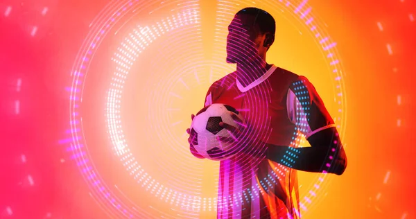 Osvětlené Kruhy Nad Africkým Americkým Mužským Hráčem Držícím Fotbalový Míč — Stock fotografie