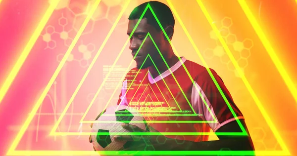 Подсвеченные Треугольники Шестиугольники Над Вдумчивым Африканским Американским Футболистом Мячом Копирование — стоковое фото