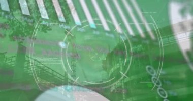 Dairelerin, dünyanın, bilgisayar dilinin, barların, inşaat altının düşük açılı görüntüsünün animasyonu. Dijital bileşik, çoklu pozlama, küreselleşme, şekil, kodlama, makine öğrenme, teknoloji.