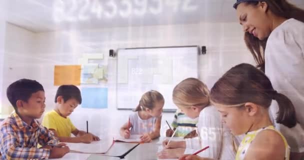 Animace Čísel Zpracování Dat Nad Školními Dětmi Třídě Globální Vzdělávání — Stock video