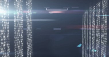 Yeşil elementlerle parlayan yeşil QR kodu ve siyah arkaplanda veri işleme görüntüsü. Dijital olarak oluşturulmuş küresel çevrimiçi güvenlik veri teknolojisi kavramı.