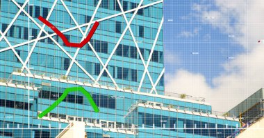 Arka plandaki modern bina üzerinde kırmızı ve yeşil çizgilerle finansal veri işleme görüntüsü. Küresel işletme finans konut piyasası dijital bileşimi.