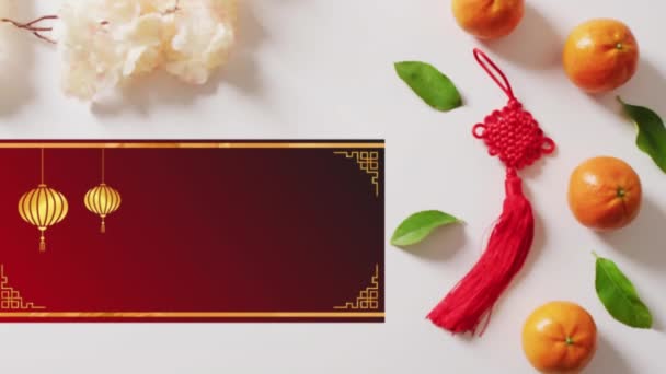Анимация Новогоднего Поздравления Текста Поверх Китайских Традиционных Украшений Белом Фоне — стоковое видео