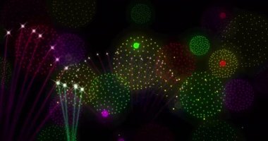 Siyah arka planda havai fişek animasyonu. Yeni yıl, gelenek ve kutlama konsepti dijital olarak oluşturuldu.