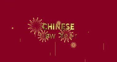 Yeni yıl tebrikleri metinleri ve kırmızı arka planda geleneksel Çince dekorasyonları. Çin yeni yılı, şenlik, kutlama ve geleneksel konsept dijital olarak oluşturulmuş video.