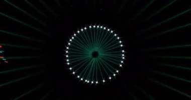 Siyah arka planda havai fişek animasyonu. Yeni yıl, gelenek ve kutlama konsepti dijital olarak oluşturuldu.