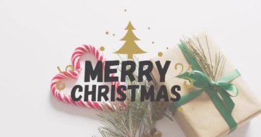 Noel tebriklerinin animasyonu Noel hediyesi ve dekorasyonlar üzerine mesajlaşır. Noel, şenlik, kutlama ve gelenek konsepti dijital olarak oluşturuldu.