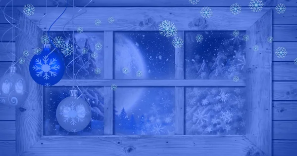 Kompozycja Śniegu Spadającego Nad Dekoracjami Świątecznymi Oknami Boże Narodzenie Uroczystość — Zdjęcie stockowe