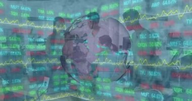 Dünya genelinde borsa veri işleme animasyonunun ofiste tartışan çeşitli meslektaşlarla karşılaştırılması. Küresel ekonomi ve iş teknolojisi kavramı