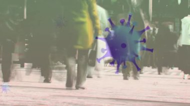 Sokakta yürüyen insanların üzerindeki virüs hücrelerinin animasyonu. Küresel salgın, sağlık ve dijital arayüz kavramı dijital olarak oluşturulmuş video.