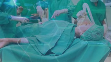 Hastanede çalışan doktorların finansal veri işleme animasyonları. Küresel tıp, sağlık, bilgisayar ve veri işleme kavramı dijital olarak oluşturulmuş video.