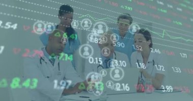 Doktorlar üzerinde finansal veri işleme animasyonu. Küresel tıp, sağlık hizmetleri, işletme, finans, veri işleme ve dijital olarak üretilen video konsepti.