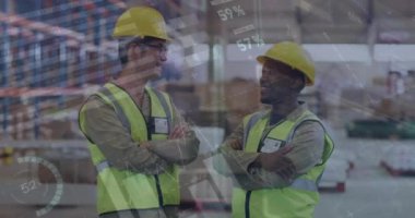 Depoda çalışan farklı insanların istatistik ve veri işleme animasyonları. Küresel sevkiyat, ticaret, finans, bilgisayar ve veri işleme kavramı dijital olarak oluşturuldu.