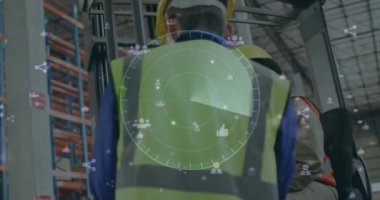 Depoda çalışan farklı insanlar üzerinde kapsam ve veri işleme animasyonu. Küresel sevkiyat, ticaret, finans, bilgisayar ve veri işleme kavramı dijital olarak oluşturuldu.