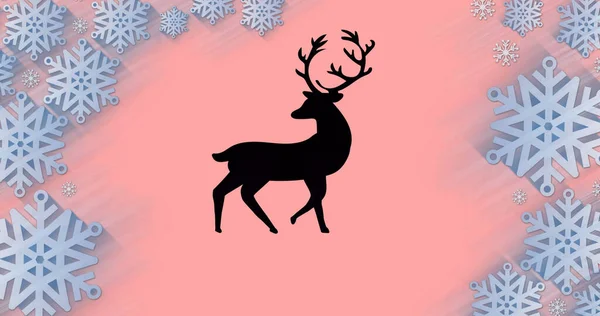 雪が降っているトナカイのイメージ クリスマス冬伝統お祝いのコンセプトデジタルで生成されたイメージ — ストック写真