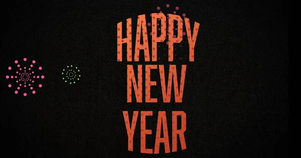Obrázek Šťastný Novoroční Text Pestrobarevný Ohňostroj Explodující Černém Pozadí Nový — Stock fotografie