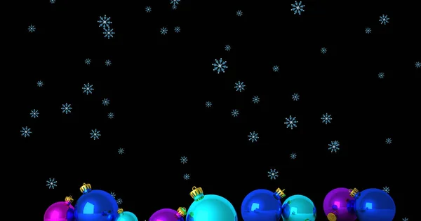 Afbeelding Van Sneeuwvlokken Vallen Kerstballen Zwarte Achtergrond Kerstmis Winter Traditie — Stockfoto