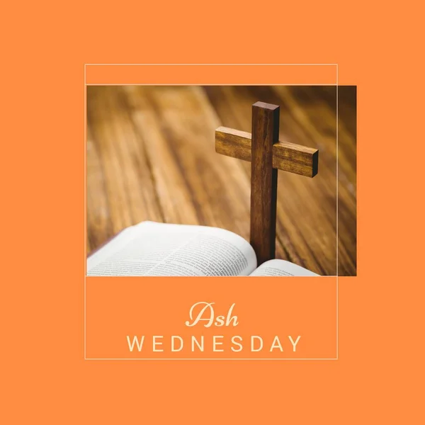 灰の水曜日のテキストと木製の背景にキリスト教のクロスの構成 灰の水曜日 キリスト教 信仰と宗教の概念は デジタル生成された画像 — ストック写真