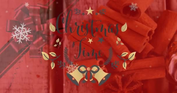 赤い背景にクリスマスの装飾にクリスマスの時間テキストのアニメーション クリスマス お祝いのコンセプトデジタル生成ビデオ — ストック動画