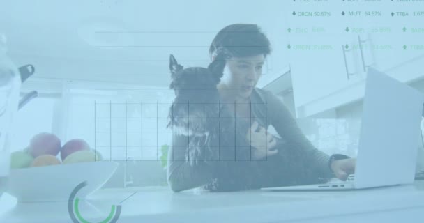 Animação Processamento Dados Mercado Ações Sobre Mulher Caucasiana Com Cão — Vídeo de Stock
