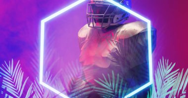 Aydınlatılmış altıgen ve bitkilerin yakın çekimleri Amerikan futbolcusunun üzerinde, kask takan, fotokopi alanı. Bileşik, mor, spor, rekabet, illüstrasyon, parlama, doğa, şekil ve soyut kavram.