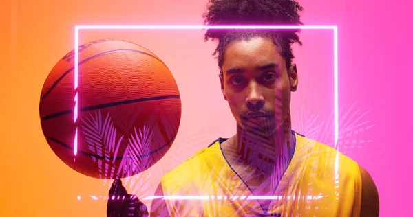 Porträtt Stilig Biracial Basketspelare Spinning Boll Fingret Genom Rektangel Och — Stockfoto