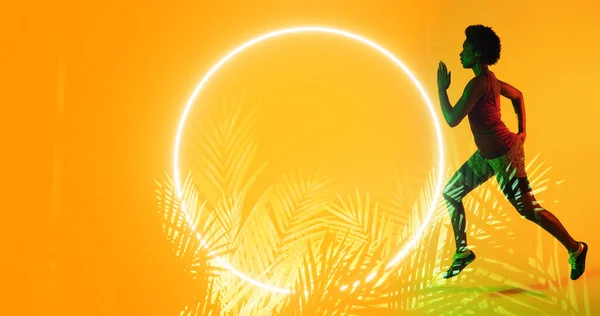 Zijaanzicht Van Biraciale Vrouwelijke Atleet Die Verlichte Cirkel Planten Gele — Stockfoto