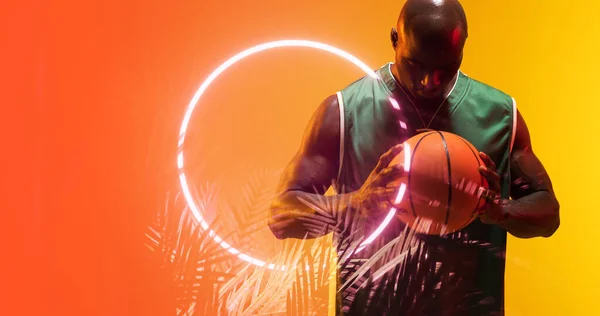 Состав Лысый Африканский Американский Баскетболист Мячом Над Светящимся Кругом Растениями — стоковое фото