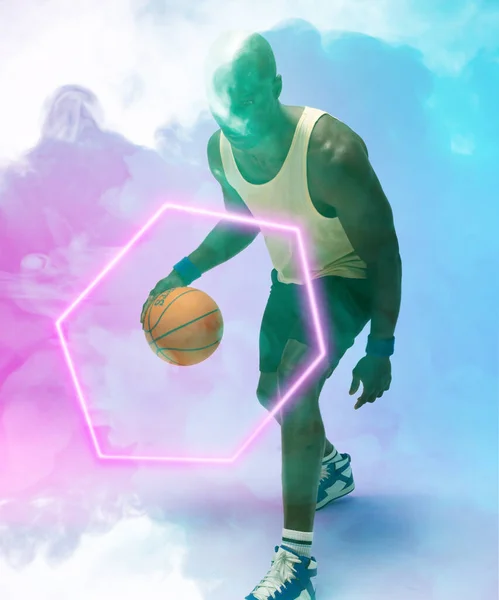 Afrikansk Amerikansk Manlig Spelare Dribbling Basket Belyst Hexagon Blå Rökig — Stockfoto