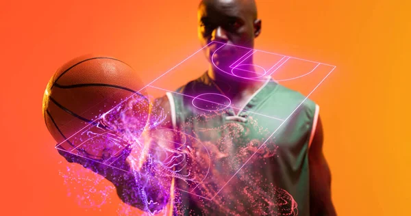 Világított Kosárlabdapálya Absztrakt Minta Afro Amerikai Kopasz Játékos Felett Labda — Stock Fotó