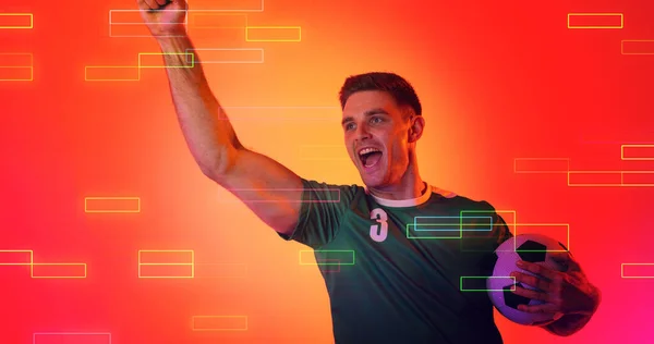 混合了年轻的高加索足球运动员庆祝成功的橙色背景 复制空间 计算机制图 运动员 竞技体育 — 图库照片