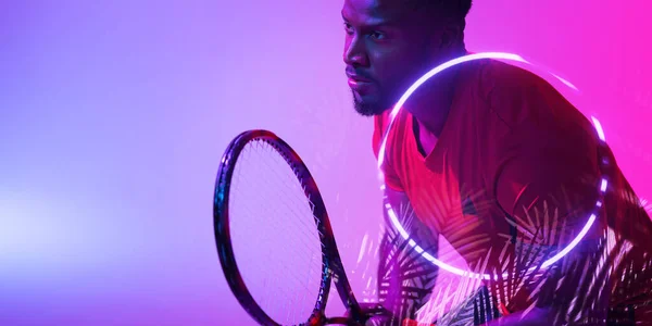 Círculo Plantas Sobre Afroamericano Jugador Masculino Sosteniendo Raqueta Tenis Sobre — Foto de Stock