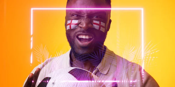 Afro Americano Ventilador Masculino Com Bandeira Inglaterra Pintura Facial Bola — Fotografia de Stock