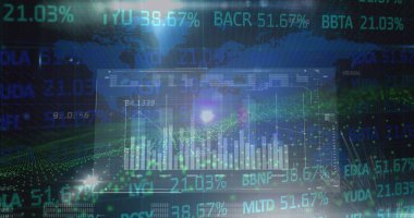 Lens işaret fişeği, alım satım tahtası, haritalar ve soyut arkaplana karşı çubuk grafikleri. Dijital olarak üretilmiş, hologram, küresel, rapor, finans, borsa, yatırım ve teknoloji kavramı.