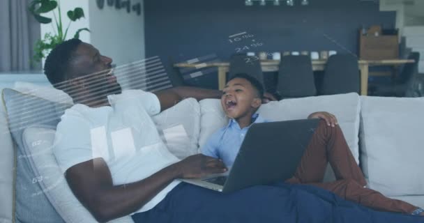 Animación Del Procesamiento Datos Estadísticos Sobre Padre Hijo Afroamericanos Utilizando — Vídeo de stock
