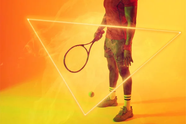 Bassa Sezione Giocatore Tennis Afroamericano Maschile Con Racchetta Palla Triangolo — Foto Stock