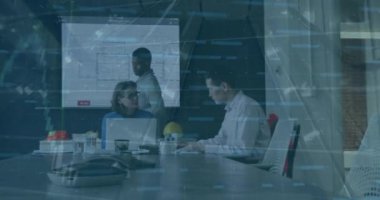 Ofiste birlikte tartışan çeşitli meslektaşların finansal veri işleme animasyonları. Küresel finans ve iş teknolojisi kavramı