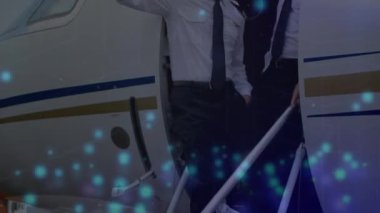 Havaalanındaki çeşitli pilotlar üzerinden bağlantı ağının animasyonu. Küresel iş, bağlantılar ve dijital arayüz kavramı dijital olarak oluşturulmuş video.