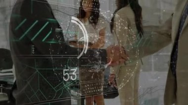 Ofiste çalışan çeşitli insanlar üzerinde finansal veri işleme animasyonu. Küresel iş, finans ve dijital arayüz kavramı dijital olarak oluşturulmuş video.