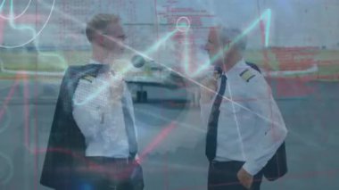 Havaalanındaki çeşitli iş adamlarının veri işleme ve saatlerinin animasyonu. Küresel iş, finans ve dijital arayüz kavramı dijital olarak oluşturulmuş video.