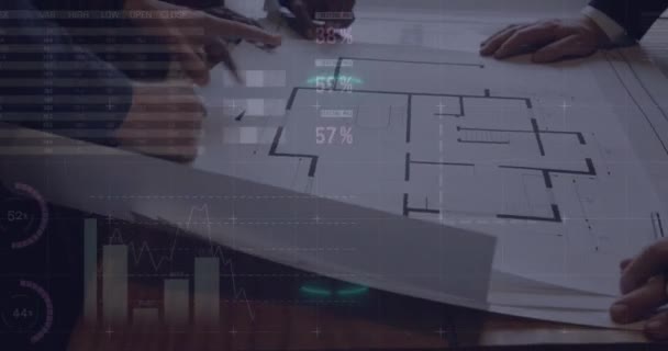 オフィスでの計画について議論するビジネスマンに対する統計データ処理のアニメーション ビジネスデータ技術の概念 — ストック動画