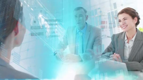 オフィスで働くビジネス関係者に対するデータ処理のアニメーション グローバルコンピューティング ビジネス データ処理の概念デジタルで生成されたビデオ — ストック動画