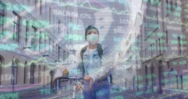 Animation Finansielle Databehandling Kvinde Ansigtet Maske Med Cykel Byen Global – Stock-video