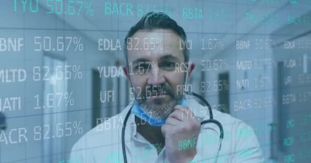 Animação Processamento Dados Mercado Ações Sobre Médico Masculino Caucasiano Usando — Vídeo de Stock